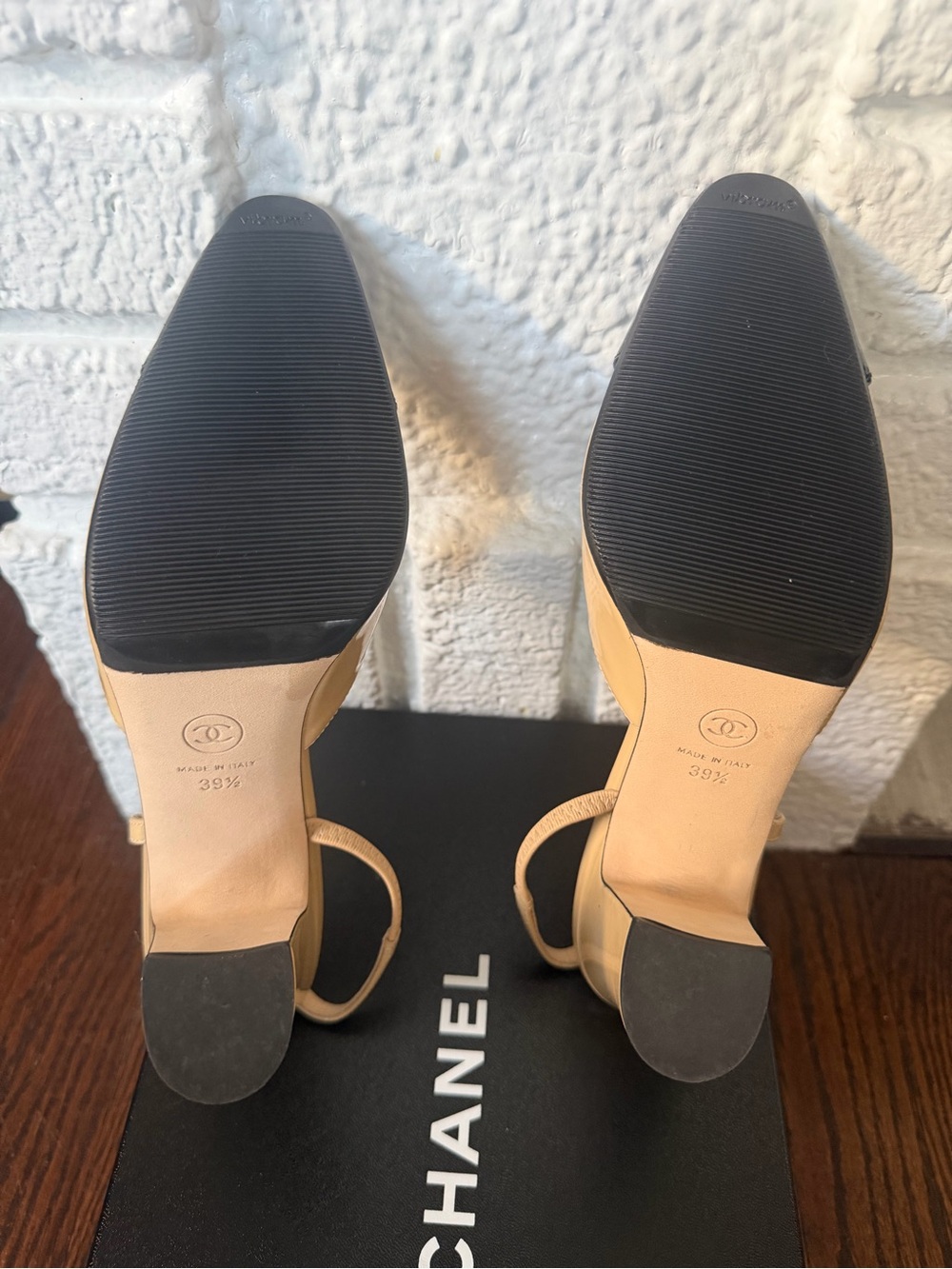 BRAND NEW! Chanel slingbacks. Beige/black. Size: EU39.5/US9. With box/dusters. - Picture 10 of 12